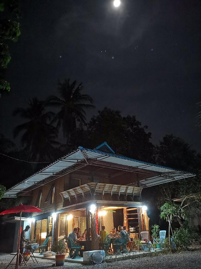Bed and Breakfast Baantia Chomtawan Surat Thani Esterno foto